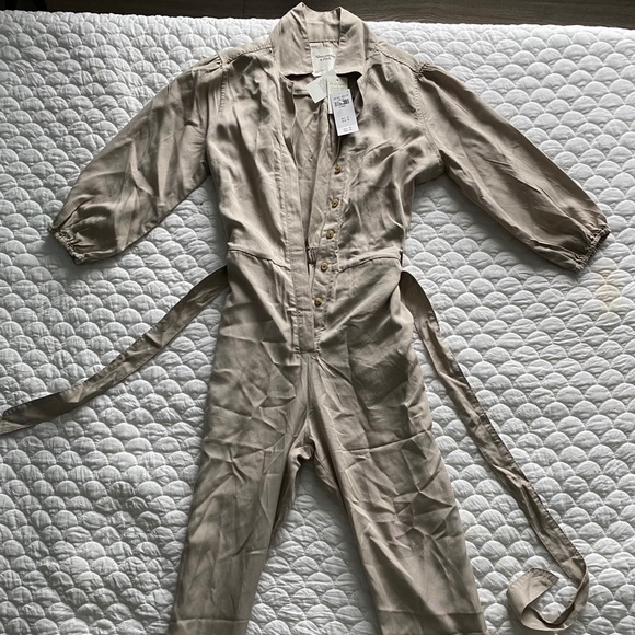Pantsuit - Picture 1 of 3